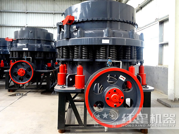 河南紅星圓錐破碎機(jī)廠家車(chē)間一角