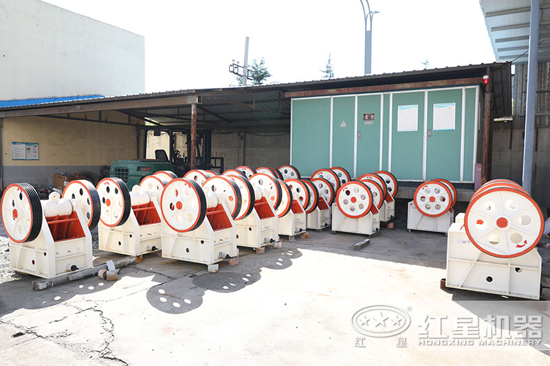 小型顎式粉碎機(jī)圖片 小型顎式粉碎機(jī)圖片