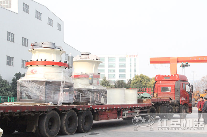 大型碎石生產(chǎn)線設(shè)備發(fā)貨現(xiàn)場 大型碎石生產(chǎn)線設(shè)備發(fā)貨現(xiàn)場
