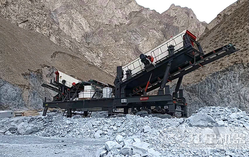 輪胎式移動砂石制砂機現(xiàn)場，固定好即可作業(yè)