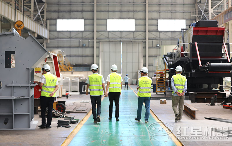 紅星機(jī)器磕石機(jī)廠家，客戶來實地考察