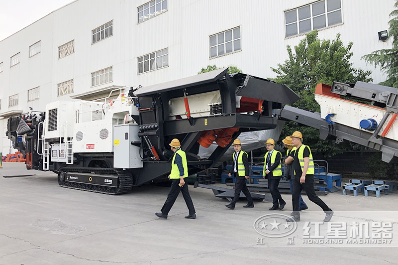 煤炭破碎機(jī)價(jià)格實(shí)惠，客戶來廠考察