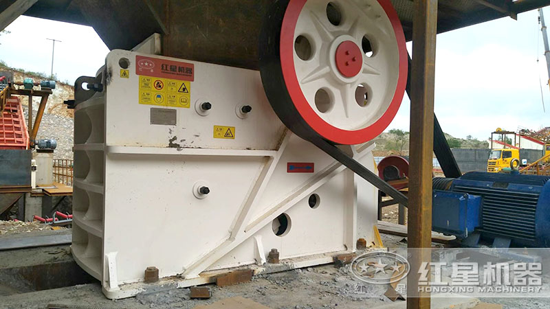 57鄂破用于砂石場破碎生產(chǎn)線初級破碎機(jī)
