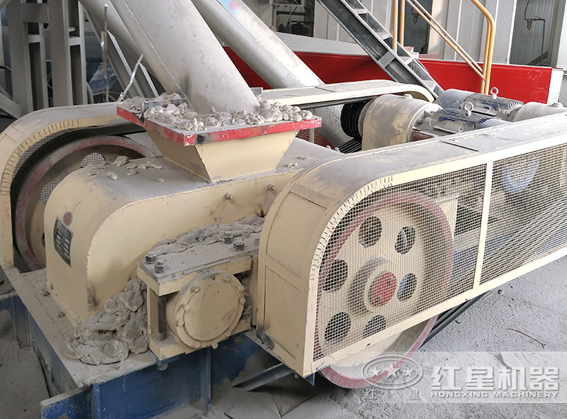 時產(chǎn)50噸對輥破碎機(jī)作業(yè)現(xiàn)場 時產(chǎn)50噸對輥破碎機(jī)作業(yè)現(xiàn)場