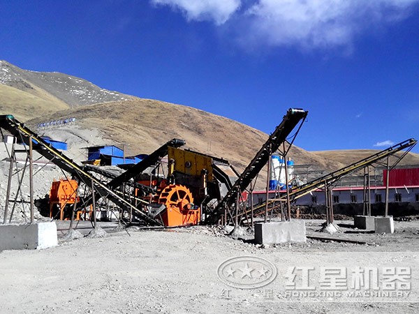 能處理千把噸的洗砂機現(xiàn)場 能處理千把噸的洗砂機現(xiàn)場