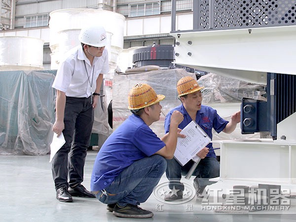 紅星廠家為用戶(hù)講解設(shè)備使用情況 紅星廠家為用戶(hù)講解設(shè)備使用情況