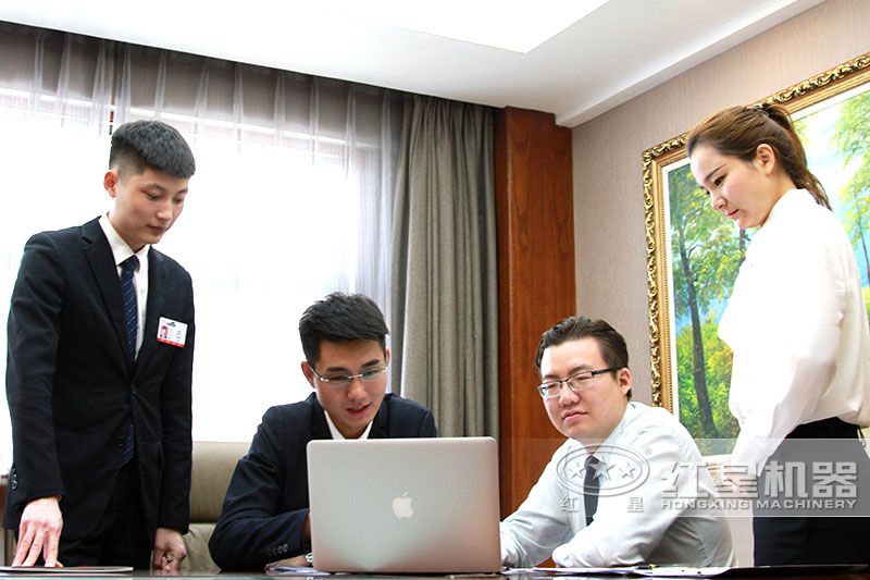 紅星支持定制服務(wù)，圖為客戶核對(duì)方案設(shè)備