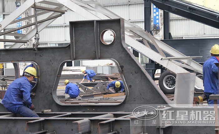 移動(dòng)圓錐破碎站車(chē)間 移動(dòng)圓錐破碎站車(chē)間