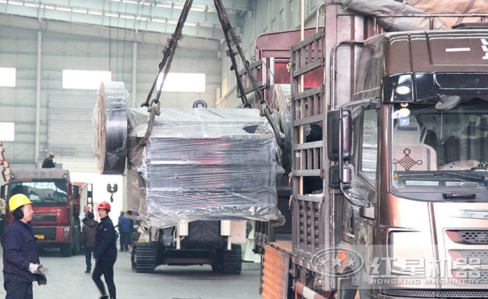 顎式破碎機(jī)裝車發(fā)貨 顎式破碎機(jī)裝車發(fā)貨