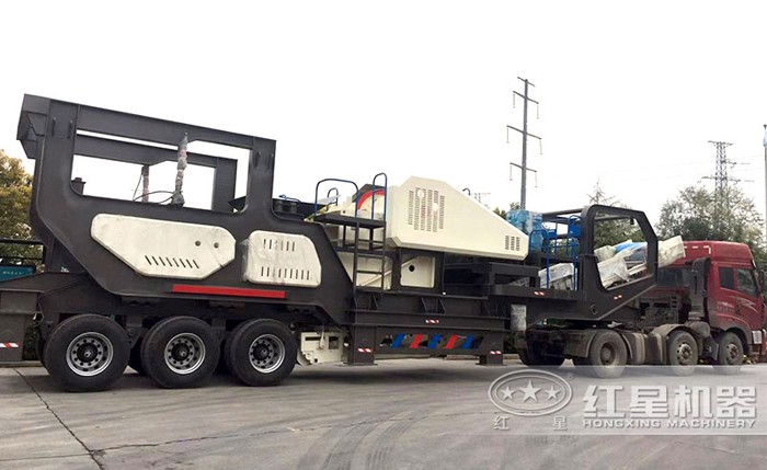 輪胎移動(dòng)破碎機(jī)_流動(dòng)破碎機(jī)開(kāi)往施工現(xiàn)場(chǎng) 輪胎移動(dòng)破碎機(jī)_流動(dòng)破碎機(jī)開(kāi)往施工現(xiàn)場(chǎng)