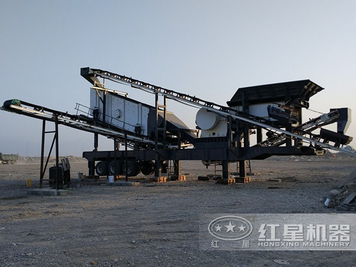 移動式鵝卵石破碎機現(xiàn)場 移動式鵝卵石破碎機現(xiàn)場