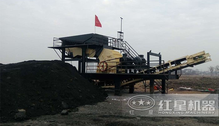 輪胎式移動碎煤機(jī)現(xiàn)場 輪胎式移動碎煤機(jī)現(xiàn)場