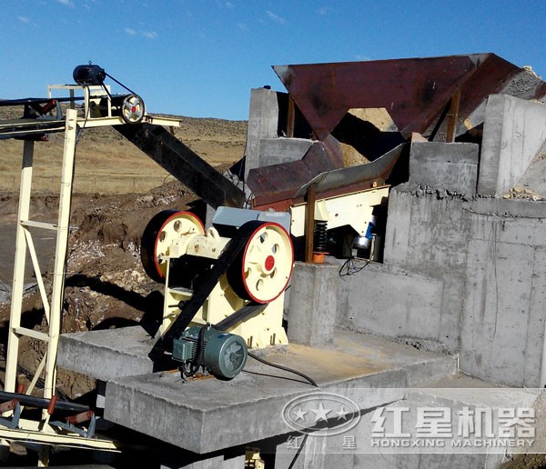 顎式破碎機(jī)安裝現(xiàn)場 顎式破碎機(jī)安裝現(xiàn)場