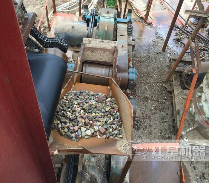 對(duì)輥粉碎機(jī) 對(duì)輥粉碎機(jī)