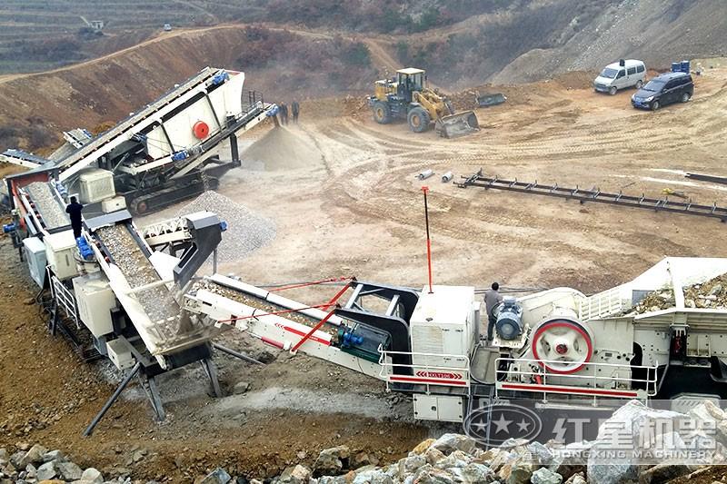 履帶移動石子沙石機，三機聯(lián)合，破碎