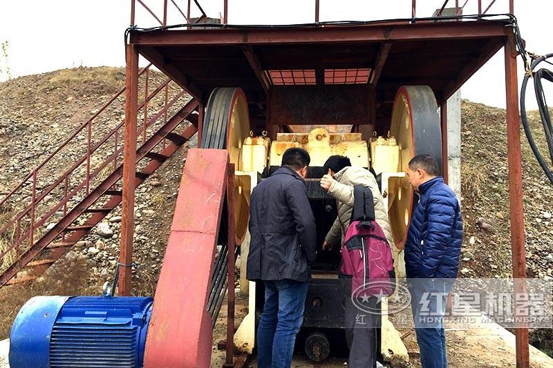 顎破機(jī)現(xiàn)場展示，紅星客戶就近現(xiàn)場參觀