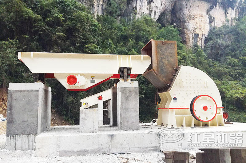 重錘破碎石生產(chǎn)線(xiàn)現(xiàn)場(chǎng)