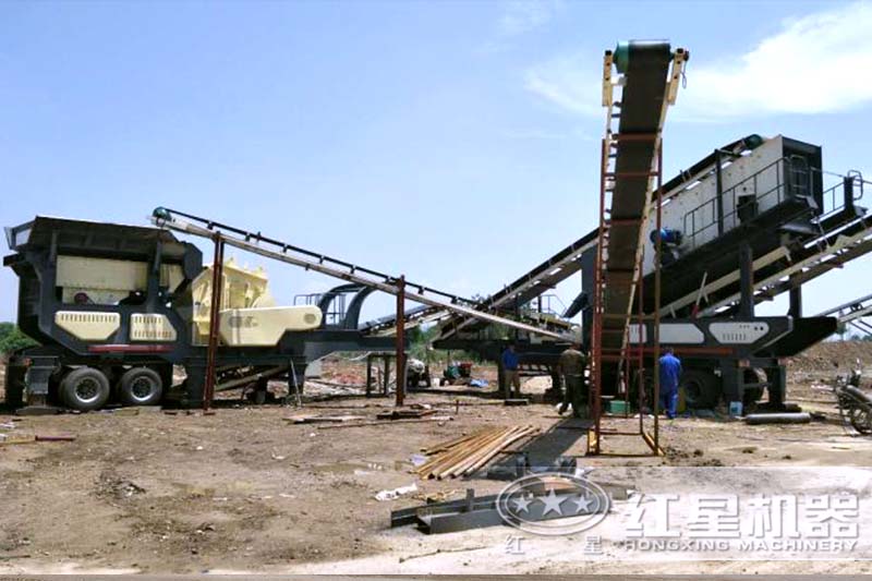 紅星移動(dòng)打石設(shè)備客戶現(xiàn)場，時(shí)產(chǎn)100噸