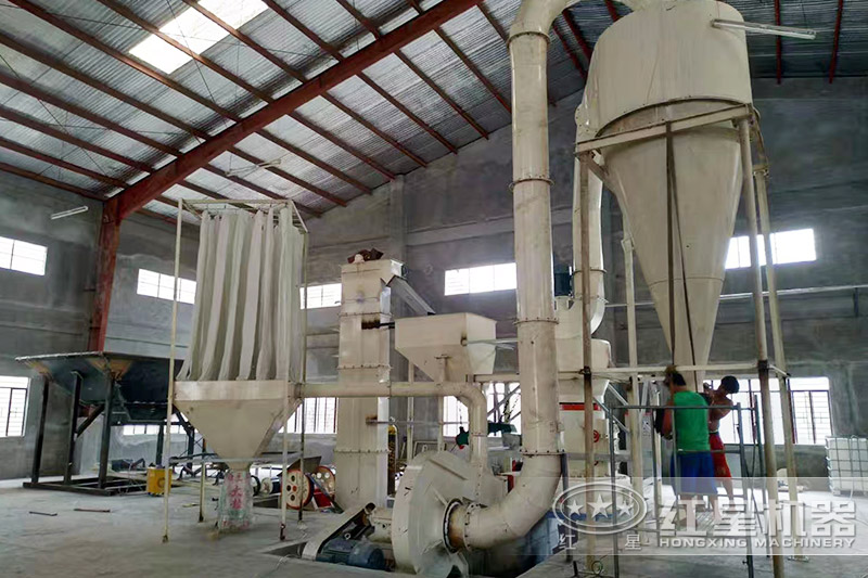 石料磨粉機現(xiàn)場