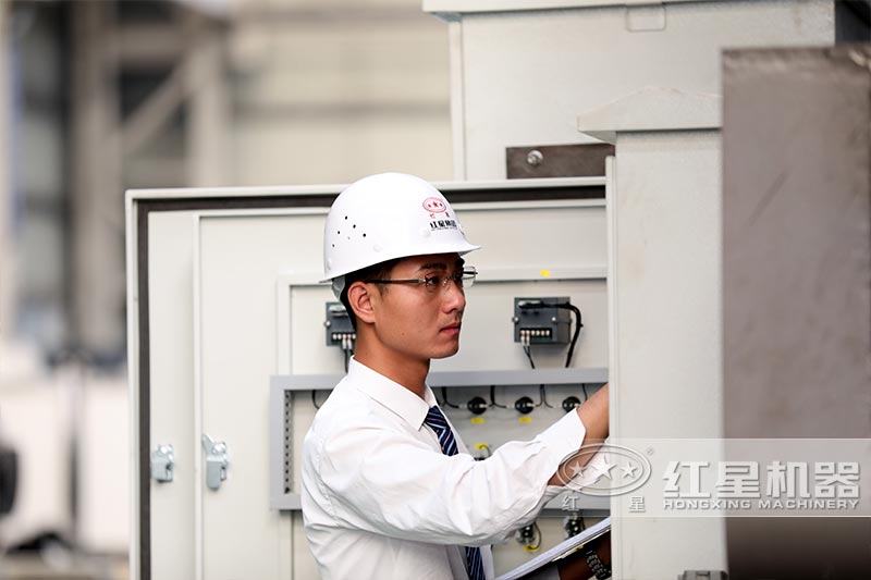 全自動(dòng)制砂機(jī)工程師核對出廠數(shù)據(jù)