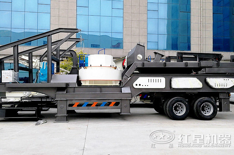移動(dòng)式石頭制砂機(jī)掛起車(chē)頭就能跑，轉(zhuǎn)場(chǎng)靈活
