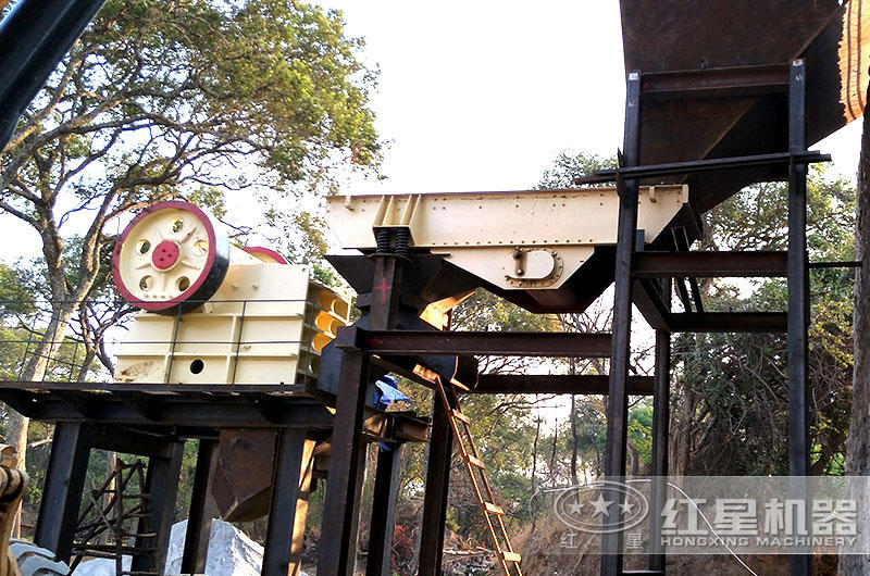 混凝土破碎機(jī)安裝現(xiàn)場(chǎng)，廠家一路扶持