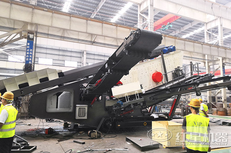 用戶來廠參觀移動破碎機，大力贊賞紅星品質(zhì)