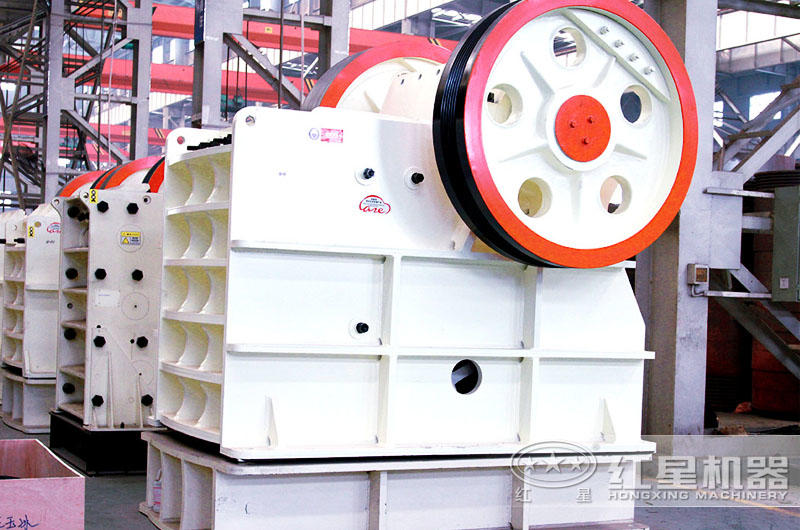鄂式破碎機(jī)，一段粗碎碎石力度強(qiáng)