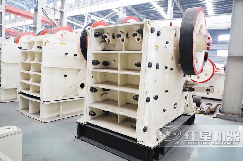 花崗巖粗碎設(shè)備，鄂式破碎機