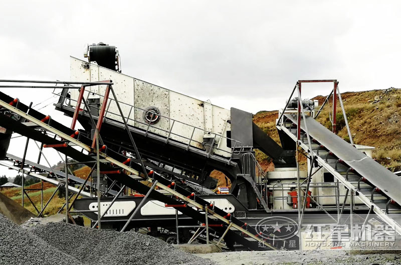 移動砂石分離設(shè)備生產(chǎn)現(xiàn)場，物料粒度分明，效率高