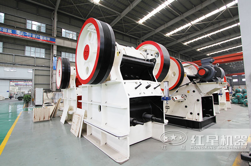 鄂式破碎機，產(chǎn)量1-2200t/h，耐磨抗沖擊