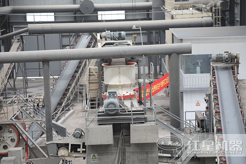 礦山圓錐破碎機現(xiàn)場